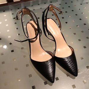 STRAPPY PUMPS